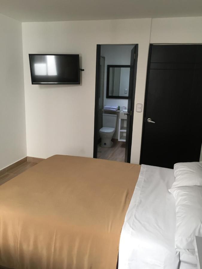 Habitación con cama grande